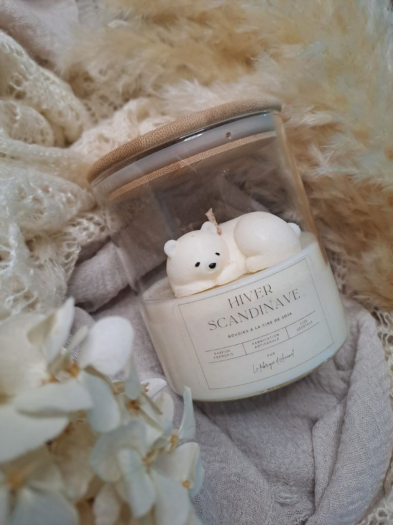 Grande bougie - Hiver scandinave (Musc, fleurs blanches)